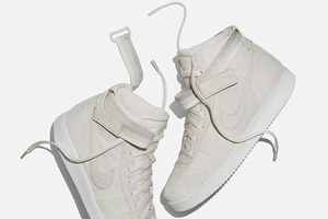 ジョン エリオット×ナイキ、コラボスニーカー - スウェード使用のミニマルなデザイン