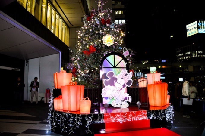 ディズニーのツリーやラッピング電車が出現、渋谷ヒカリエや東急百貨店のクリスマスイベント｜写真1