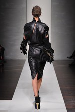 ジャンフランコ フェレ 2012-13年秋冬コレクション - モダンなスタイルで表現された官能美｜写真4