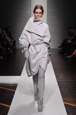 ジャンフランコ フェレ 2012-13年秋冬コレクション - モダンなスタイルで表現された官能美｜写真7