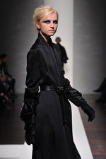 ジャンフランコ フェレ 2012-13年秋冬コレクション - モダンなスタイルで表現された官能美｜写真11