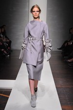 ジャンフランコ フェレ 2012-13年秋冬コレクション - モダンなスタイルで表現された官能美｜写真18