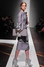 ジャンフランコ フェレ 2012-13年秋冬コレクション - モダンなスタイルで表現された官能美｜写真19