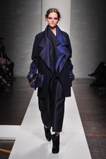 ジャンフランコ フェレ 2012-13年秋冬コレクション - モダンなスタイルで表現された官能美｜写真22