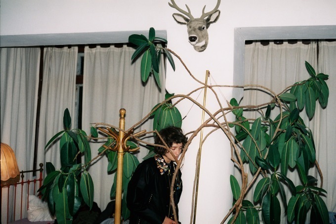 TOGA×英バブアー - ヴィンテージピンがカラフルな“一点もの”限定ジャケット