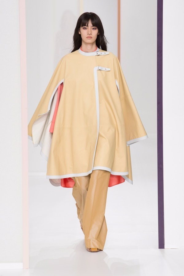 エルメス 2018年春夏｜ ポンチョ