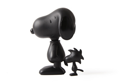 PEANUTSキャラクターとポーター、ハーマンミラーなどとのコラボプロジェクト「BLACK PEANUTS」発売