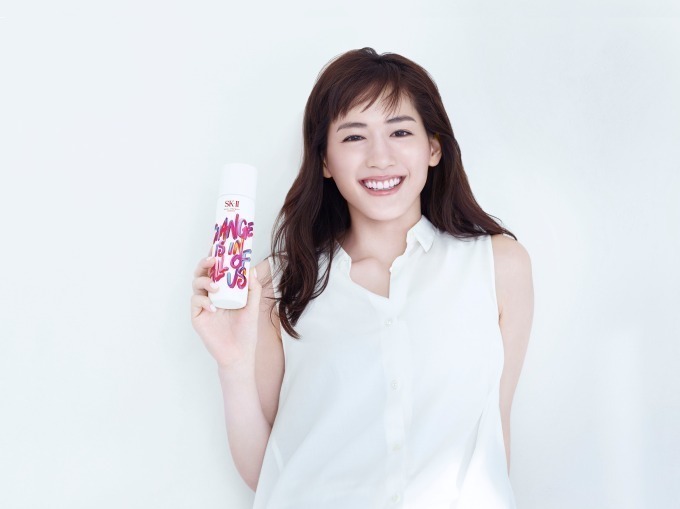 SK-IIの人気化粧水が限定デザインボトルで登場、綾瀬はるか出演の新CMも｜写真6