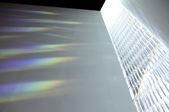 展覧会「吉岡徳仁　光とガラス」東京ミッドタウンで、“ガラス”のベンチや時計など｜写真3