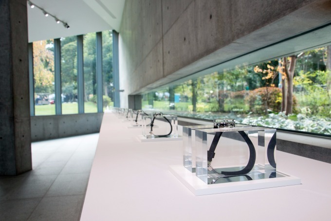 展覧会「吉岡徳仁　光とガラス」東京ミッドタウンで、“ガラス”のベンチや時計など｜写真24