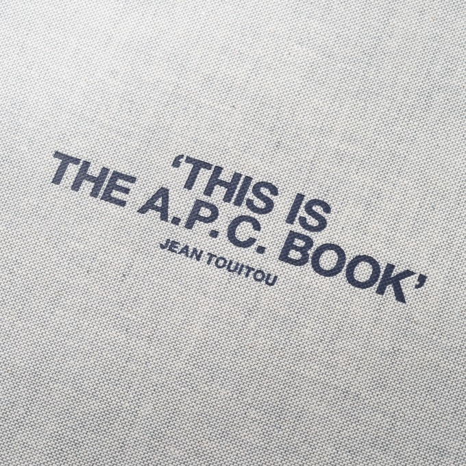 A.P.C.、創立前から現代までのブランド歴史を綴った書籍＆限定プリントTシャツ発売｜写真4