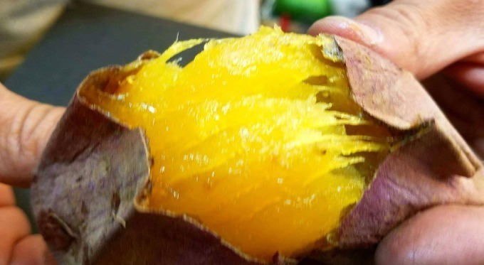 「品川やきいもテラス」焼き芋フードフェス、しっとり系＆ほくほく系など厳選いもを野外こたつで味わう｜写真5