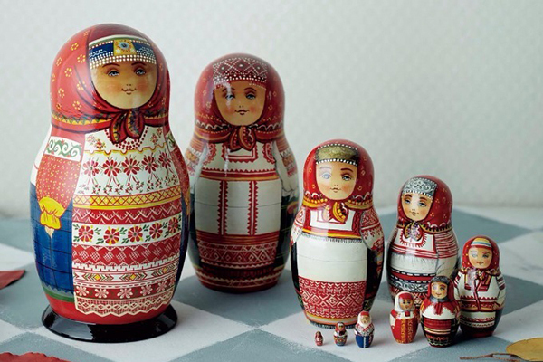 ピアニスト｜「ロシア・東欧フェア」阪急うめだ本店で - マトリョーシカや伝統陶器＆織物、ボルシチなどフードも