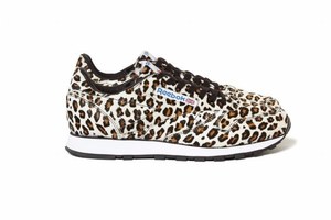 ヘッド・ポーター プラス×リーボック「CLASSIC LEATHER」、レオパード柄シューズ