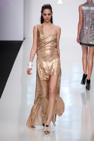 ビブロス(byblos) 2012-13年秋冬コレクション - エレガントでスタイリッシュな火星での生活｜写真37