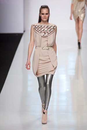 ビブロス(byblos) 2012-13年秋冬コレクション - エレガントでスタイリッシュな火星での生活｜写真38