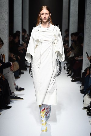 ヨウヘイ オオノ 2018年春夏コレクション - 素材で遊ぶ、大胆な近未来ウェア｜写真2