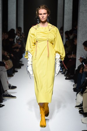 ヨウヘイ オオノ 2018年春夏コレクション - 素材で遊ぶ、大胆な近未来ウェア｜写真8