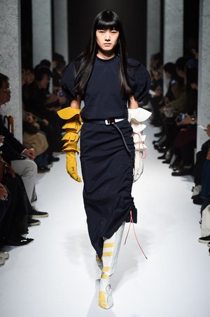 ヨウヘイ オオノ 2018年春夏コレクション - 素材で遊ぶ、大胆な近未来ウェア｜写真10