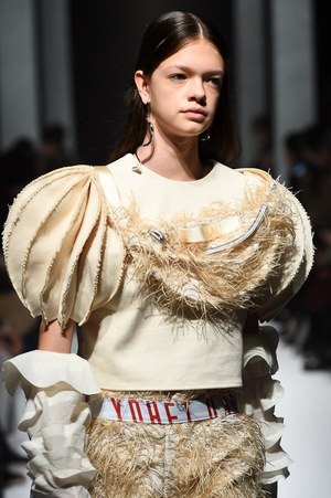 ヨウヘイ オオノ 2018年春夏コレクション - 素材で遊ぶ、大胆な近未来ウェア｜写真29