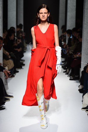 ヨウヘイ オオノ 2018年春夏コレクション - 素材で遊ぶ、大胆な近未来ウェア｜写真33