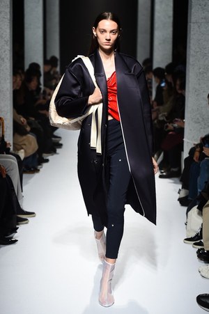 ヨウヘイ オオノ 2018年春夏コレクション - 素材で遊ぶ、大胆な近未来ウェア｜写真34