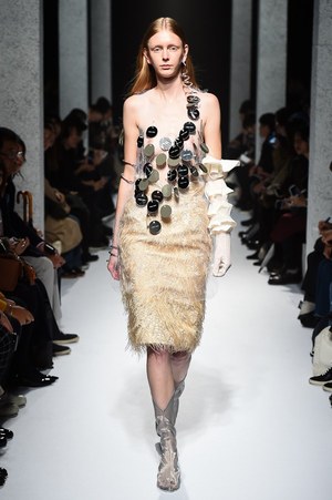 ヨウヘイ オオノ 2018年春夏コレクション - 素材で遊ぶ、大胆な近未来ウェア｜写真36