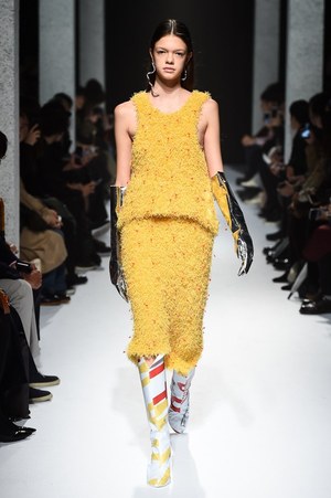ヨウヘイ オオノ 2018年春夏コレクション - 素材で遊ぶ、大胆な近未来ウェア｜写真39