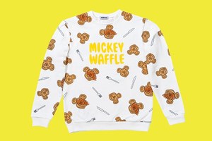 渡辺直美による「プニュズ」×東京ディズニーランド、ミッキーマウス型ワッフルを散りばめたウェアやハット