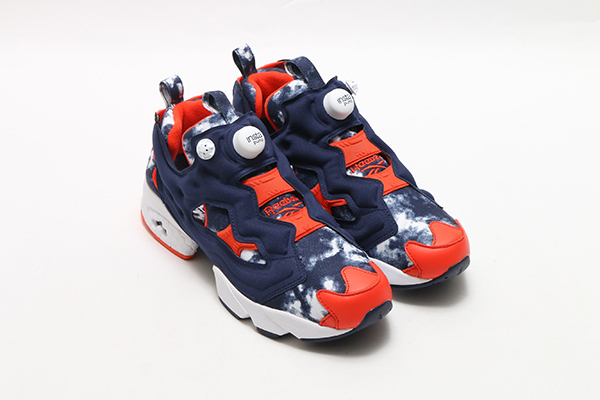 インスタポンプフューリー ｜アトモス×リーボック クラシック、ブリーチデニムをイメージした紺色の限定スニーカーやTシャツ