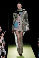 リョウタムラカミ 2018年春夏コレクション、パーティーガールが夜の街に繰り出す｜写真10