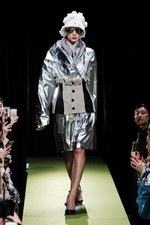 リョウタムラカミ 2018年春夏コレクション、パーティーガールが夜の街に繰り出す｜写真17