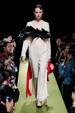 リョウタムラカミ 2018年春夏コレクション、パーティーガールが夜の街に繰り出す｜写真19