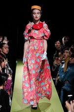 リョウタムラカミ 2018年春夏コレクション、パーティーガールが夜の街に繰り出す｜写真24