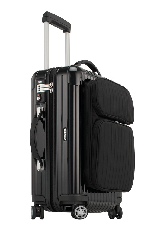 リモワ(RIMOWA)から