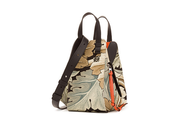 ウィリアム・モリス｜ギンザ シックスのクリスマス - ロエベの変形バッグやグッチのアイウェア