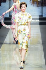 ユキ トリヰ インターナショナル 2018年春夏コレクション - 心弾む花々の明るい輝き｜写真4