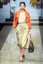 ユキ トリヰ インターナショナル 2018年春夏コレクション - 心弾む花々の明るい輝き｜写真9