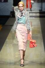 ユキ トリヰ インターナショナル 2018年春夏コレクション - 心弾む花々の明るい輝き｜写真15