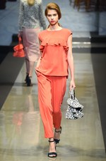 ユキ トリヰ インターナショナル 2018年春夏コレクション - 心弾む花々の明るい輝き｜写真16