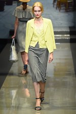 ユキ トリヰ インターナショナル 2018年春夏コレクション - 心弾む花々の明るい輝き｜写真25