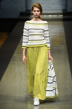 ユキ トリヰ インターナショナル 2018年春夏コレクション - 心弾む花々の明るい輝き｜写真35