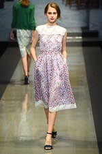 ユキ トリヰ インターナショナル 2018年春夏コレクション - 心弾む花々の明るい輝き｜写真40