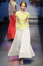 ユキ トリヰ インターナショナル 2018年春夏コレクション - 心弾む花々の明るい輝き｜写真48