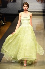 ユキ トリヰ インターナショナル 2018年春夏コレクション - 心弾む花々の明るい輝き｜写真49