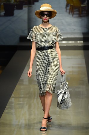 ユキ トリヰ インターナショナル 2018年春夏コレクション - 心弾む花々の明るい輝き｜写真24