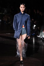 TOGA 2018年春夏コレクション - まだ見ぬ肌を“現在進行形で”より自由に解き放ち続ける｜写真20