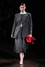 TOGA 2018年春夏コレクション - まだ見ぬ肌を“現在進行形で”より自由に解き放ち続ける｜写真22