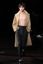 TOGA 2018年春夏コレクション - まだ見ぬ肌を“現在進行形で”より自由に解き放ち続ける｜写真26