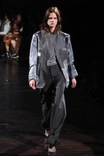 TOGA 2018年春夏コレクション - まだ見ぬ肌を“現在進行形で”より自由に解き放ち続ける｜写真28